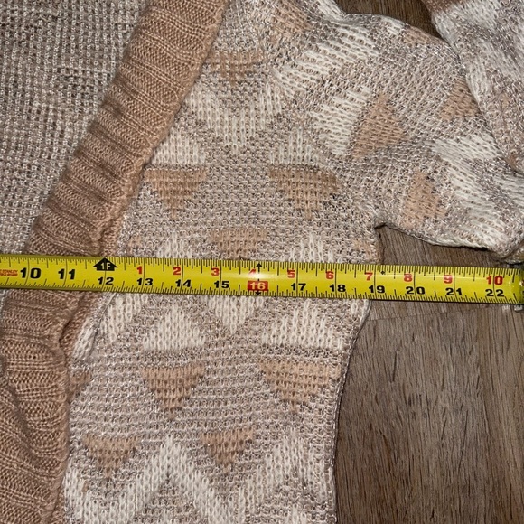 Maurices• Geometric Silver Shimmer Cardigan - Picture 6 of 9